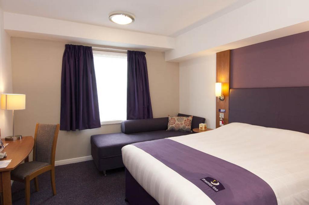 Premier Inn London Leicester Square Room photo